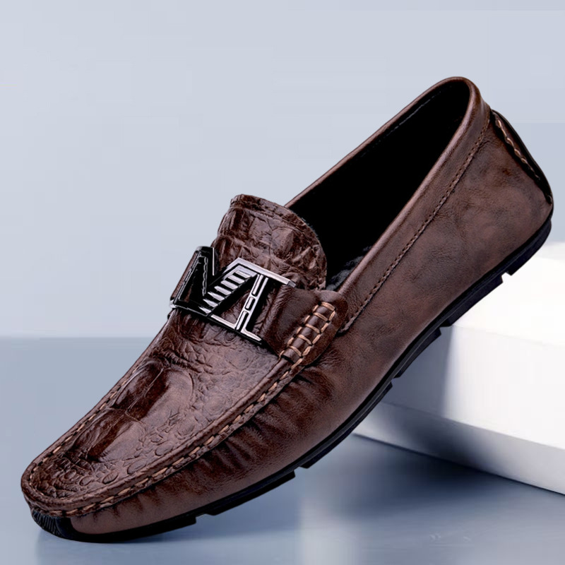 Zapatos de hombre de cuero real 2025 nuevos zapatos de negocios británicos transpirables con suela suave zapatos casuales perezosos con un pie zapatos para hombre