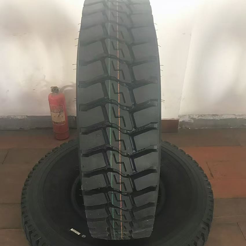 厂家直销10.00R20全钢丝卡车轮胎 货车 载重耐磨中花 蝴蝶花纹