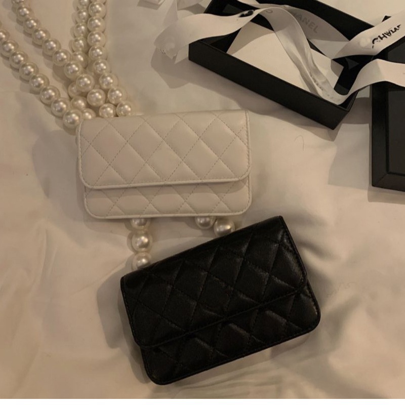 Pearl Chain Bag Image 4