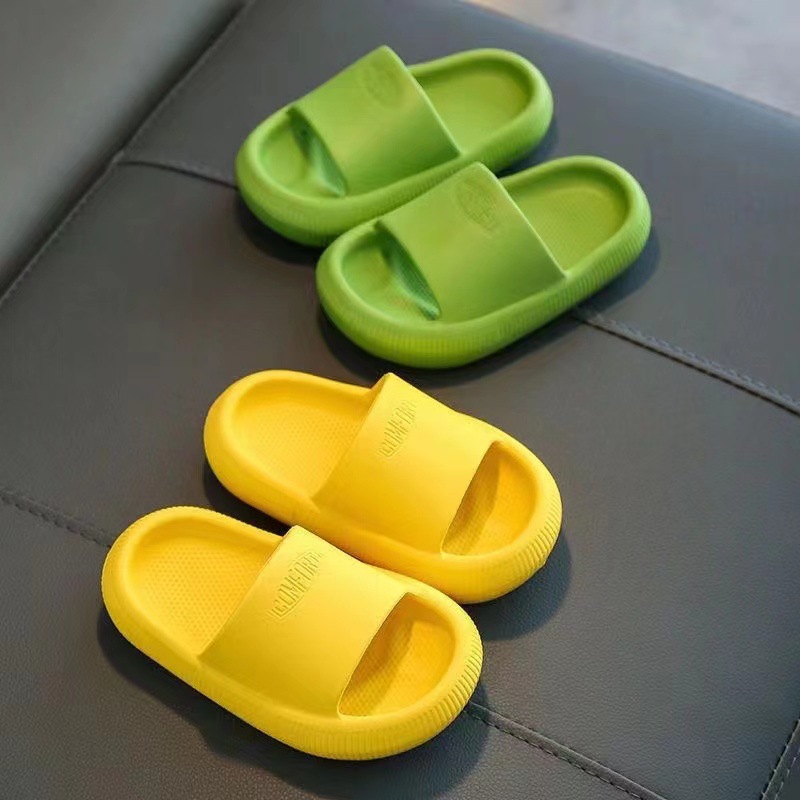 Nuevas zapatillas de verano para niños de color sólido lindas antideslizantes zapatillas de interior estilo coreano zapatillas de desodorante para niños y niñas