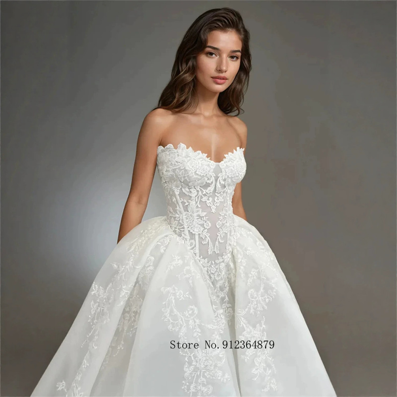 Cross-border plus-size strapless wedding dress, white lace long dress with a small train, fashionable wedding party evening dress