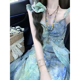 《林间浮夏》2025春夏新款设计感度假风印花波西米亚仙女连衣裙