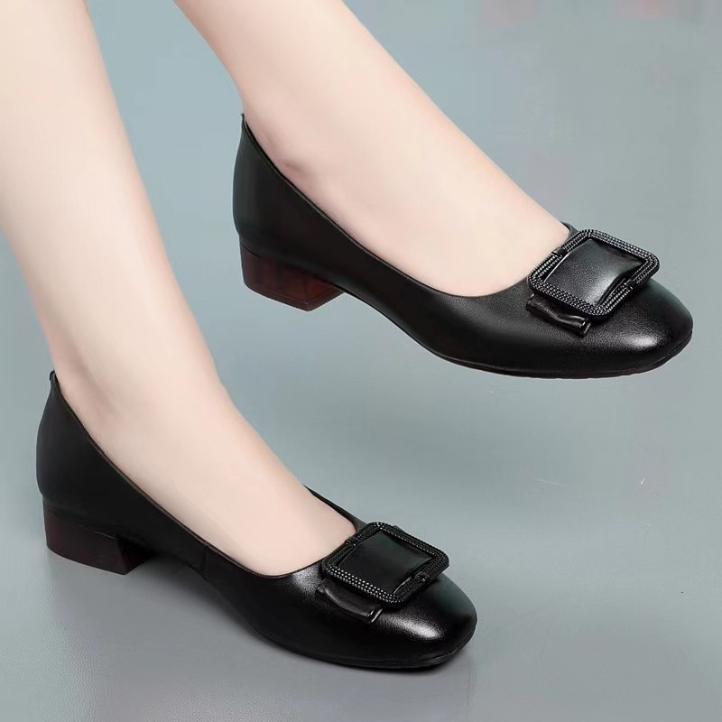 2026 primavera y verano nuevos tacones gruesos resistentes al desgaste, zapatos de trabajo de madres con un pedazo de zapatos de mujer