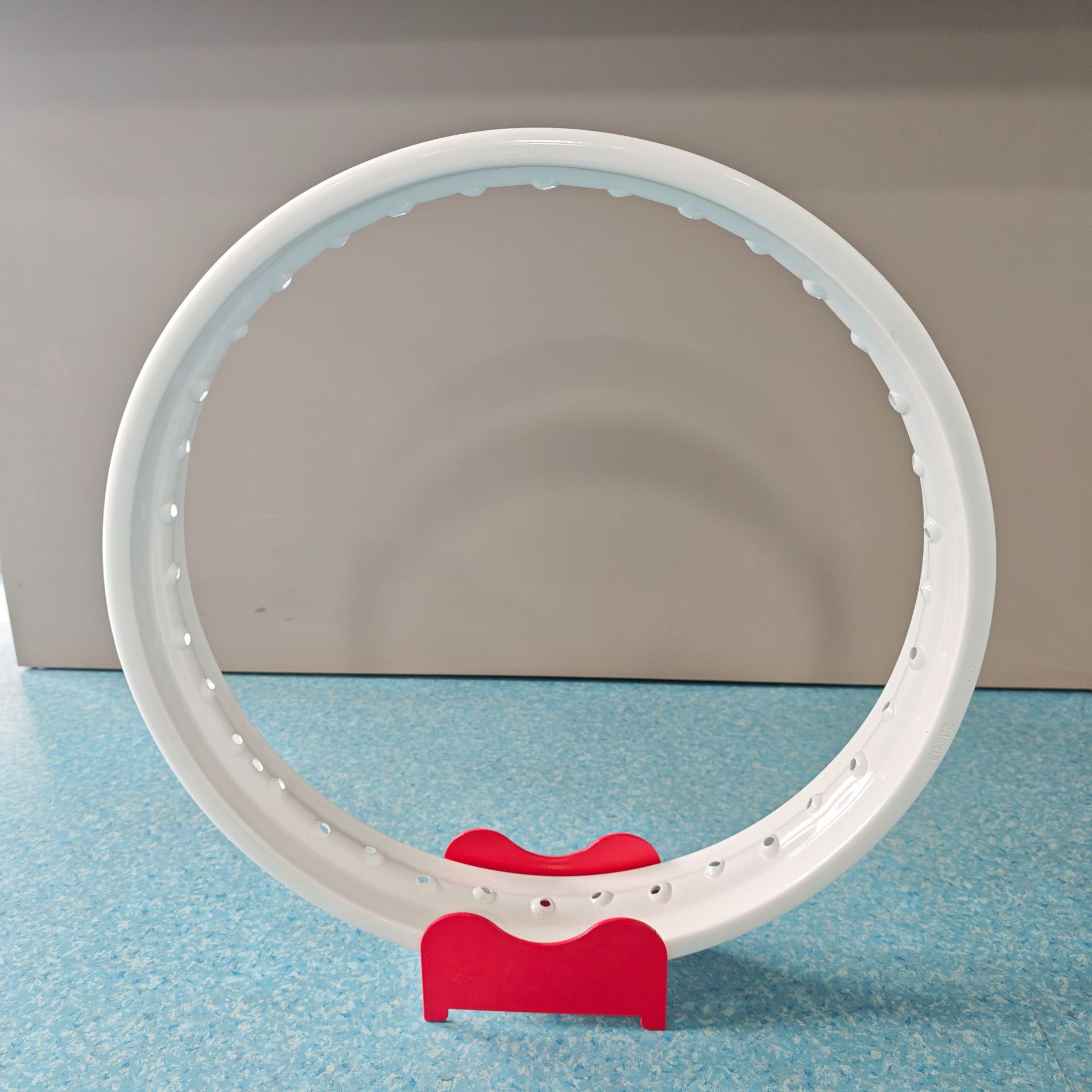 Bright white high-gloss motorcycle spoke rims, electrostatically sprayed anti-rust wheel rims, personalized modification replacement parts, factory