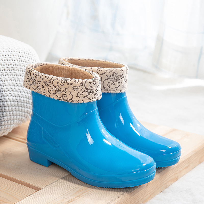 Comercio exterior zapatos de lluvia de color sólido para mujeres adultas al aire libre bosque lluvioso a prueba de agua anti-deslizante zapatos de agua de lana calentamiento botas de lluvia