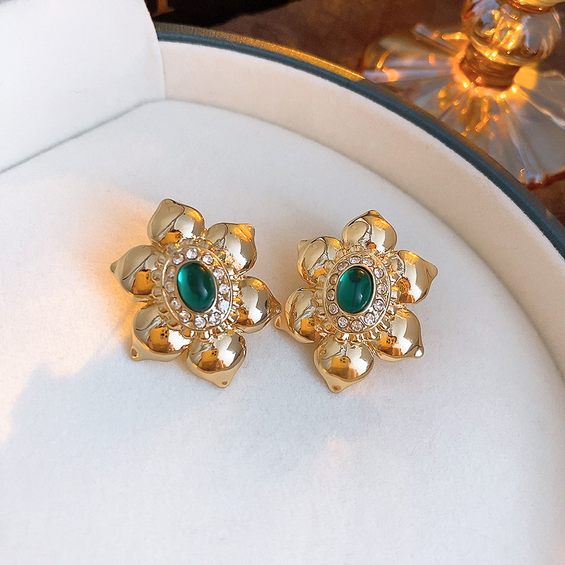Date, Shopping Occasion Copper Material 1 Pair Retro Color Block Heart Shape Pleated Inlay Copper Rhinestones Drop Earrings