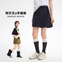 女の子の横開きのスカートのズボンの2025夏服の新型の子供の不規則なa字の半身のスカートのカジュアルな百合のショートスカートの薄いです。