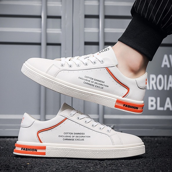 Zapatos deportivos ligeros y transpirables para hombres 2024 primavera y verano nuevos zapatos de skate de moda de altura baja zapatos blancos para estudiantes
