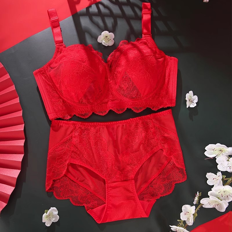Ropa interior roja calzoncillos en el año de la vida, mujeres delgadas, encajes de gran tamaño, antiprotuberancias, pecho grande y sujetador pequeño