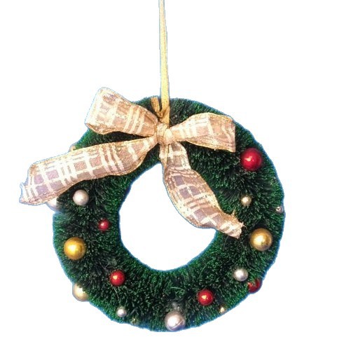 La fábrica sirve directamente para esparcir polvo, coronas navideñas, mariposas, puertas de cuentas pintadas, colgantes de decoración navideña para el hogar en las tiendas del Centro comercial.