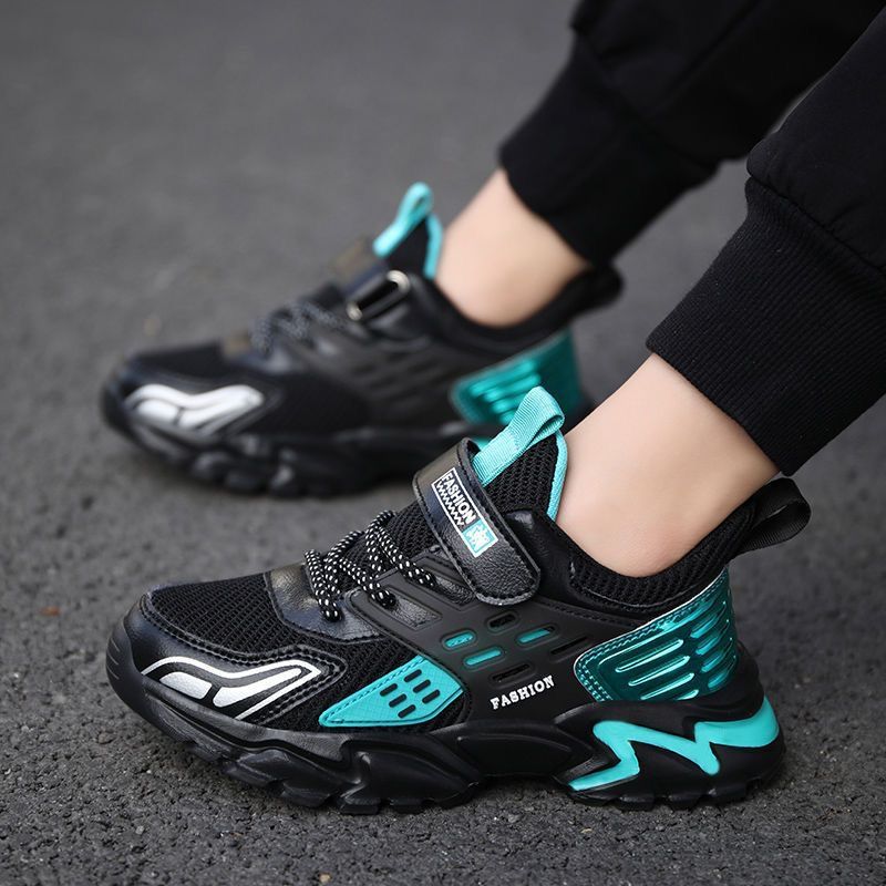 Zapatos de los muchachos al por mayor Zapatillas de deporte para niños malla transpirable primavera y otoño cuero nuevo estudiante Medio y grandes niños campus zapatos