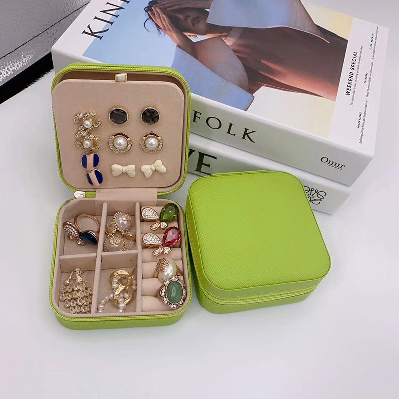 작은 더블 레이어 스터드 귀걸이 - 크로스 패턴 말차 그린, 10*10*5CM