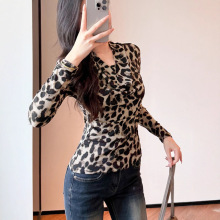 欧洲站2025新款豹纹t恤女长袖时尚洋气秋装挂脖上衣高级感打底衫