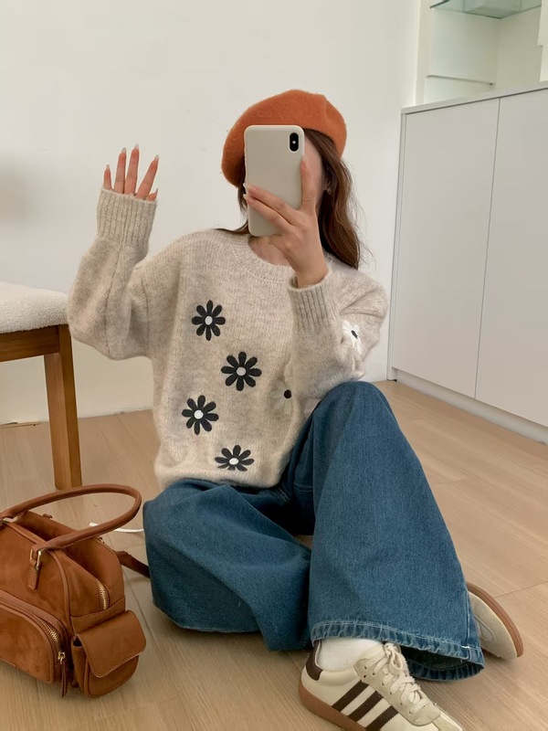 韩系设计感花朵刺绣套头毛衣女秋冬季新款宽松显瘦百搭长袖针织衫|undefined