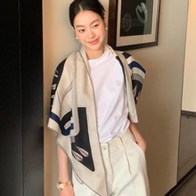 极简又高级松弛 彩虹大三角形真丝羊绒围巾女三角巾丝绒披肩外搭