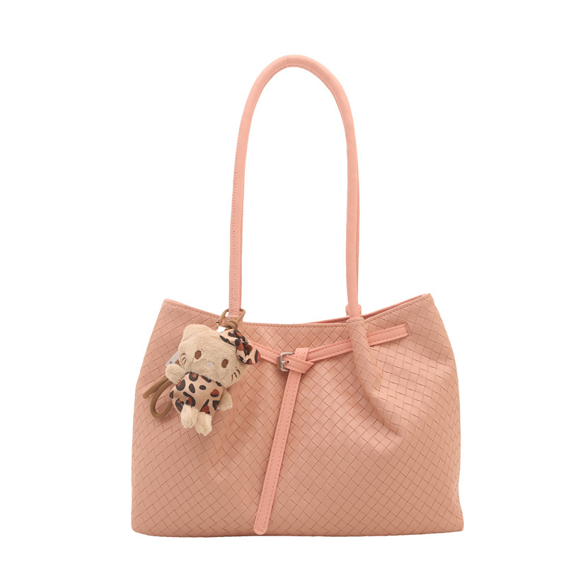 Versátil, simple, elegante, textura superior, primavera y verano, 2026 nueva bolsa de hombro para mujeres de viajes casuales de color sólido, plegado