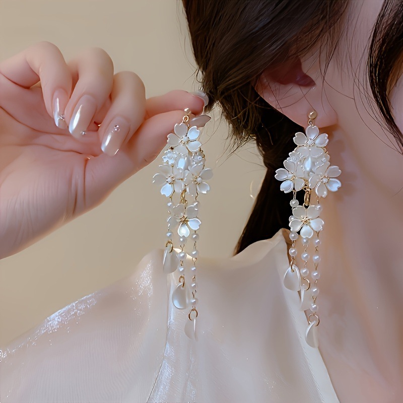 Japanese and Korean Fashion Light Luxury Style Flower Tassel Leaf Earrings Gentle Sweet High-End Temperament Pearl Drop Earrings Ear Studs