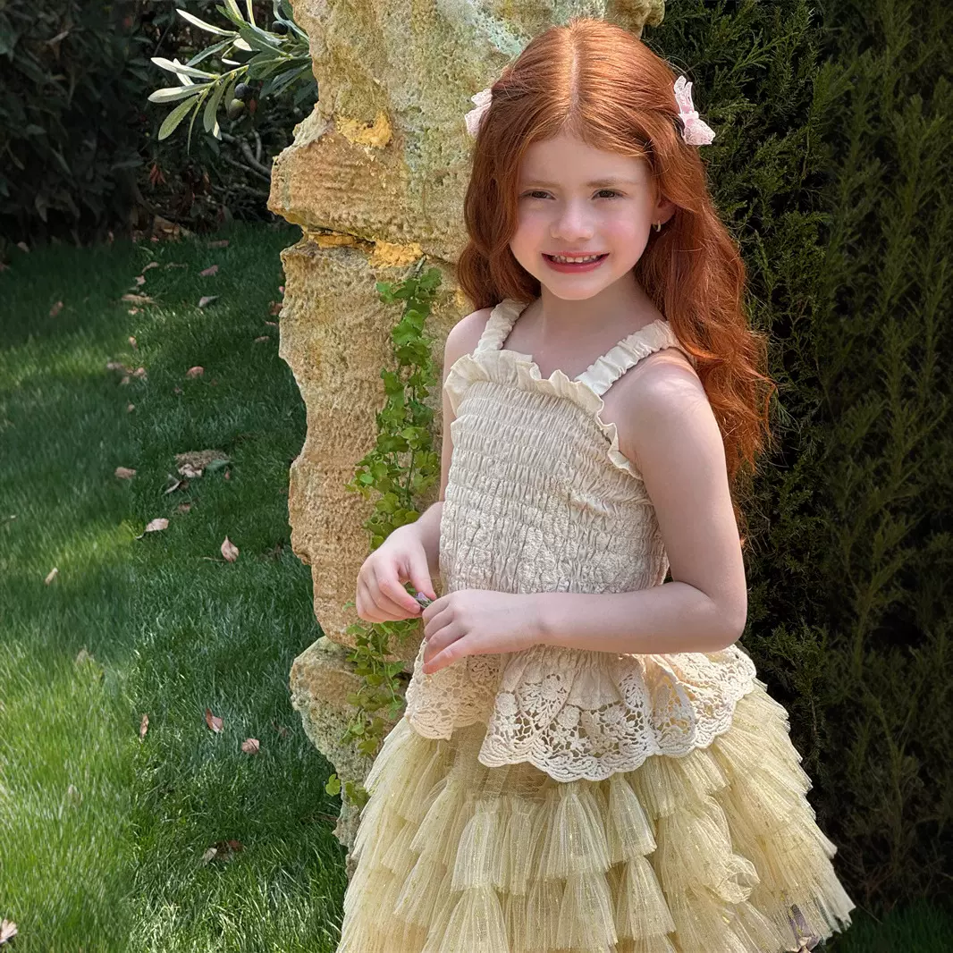 橙乐25夏季女童镂空花边吊带刺绣上衣 女童棉布复古吊带背心