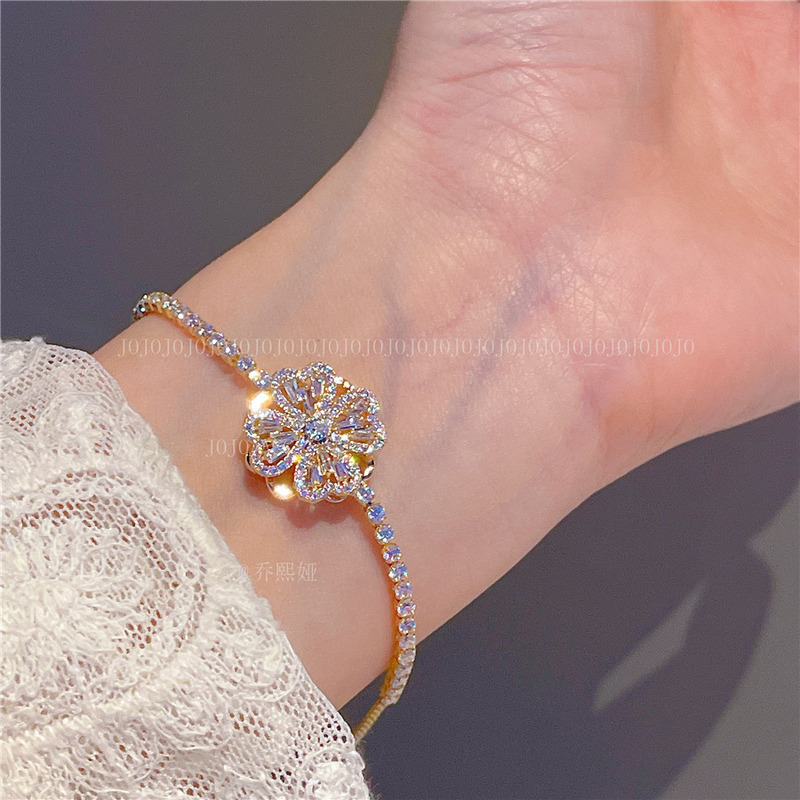 Electroplated 14K gold rotating flower bracelet 2023 niche draw rope flower hand rope temperament jewelry J446