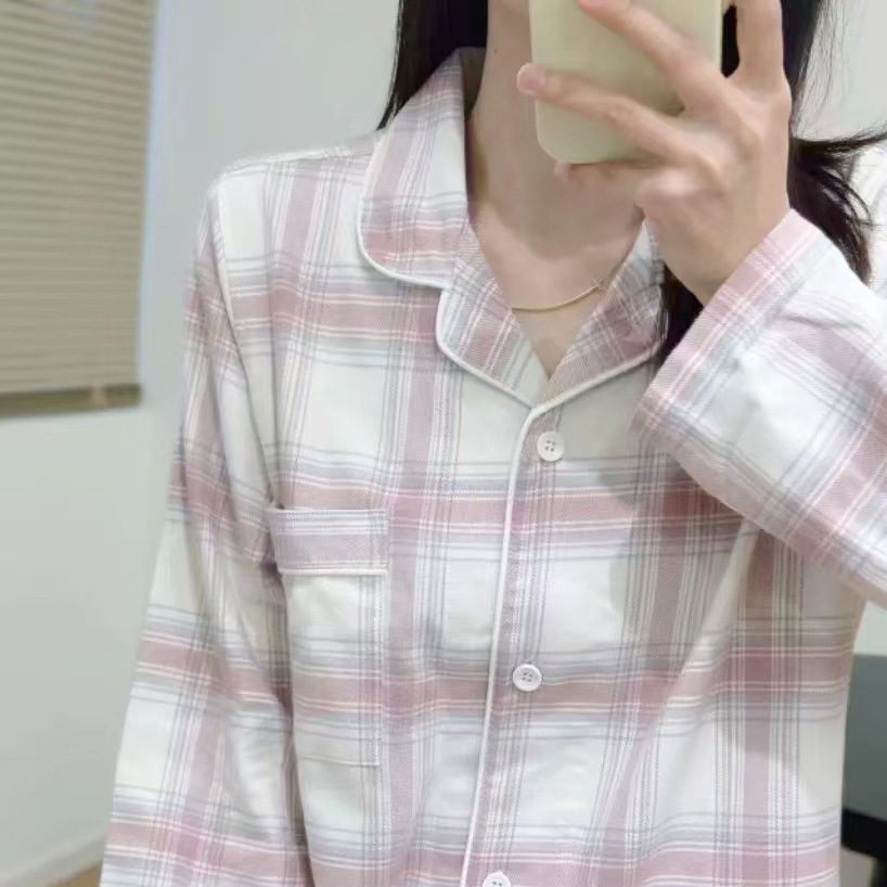 無印フランネルの家庭服の長いタイプの日本風の綿のカップルのパジャマの女性の純綿のスーツの長袖のパジャマ