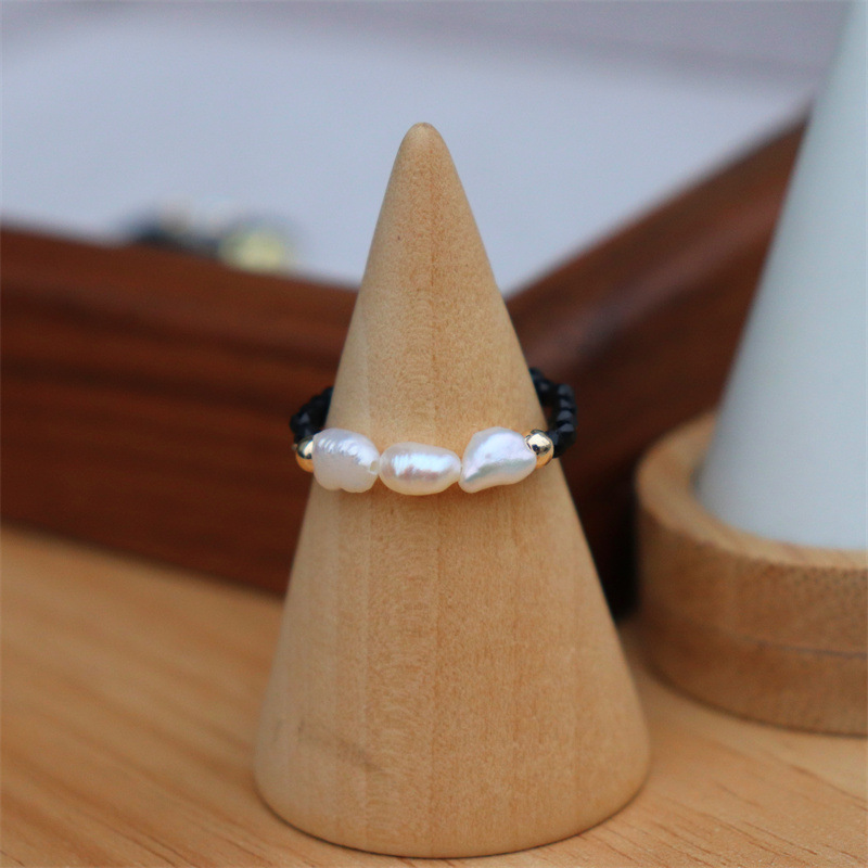 Black spinel + 3 pearls