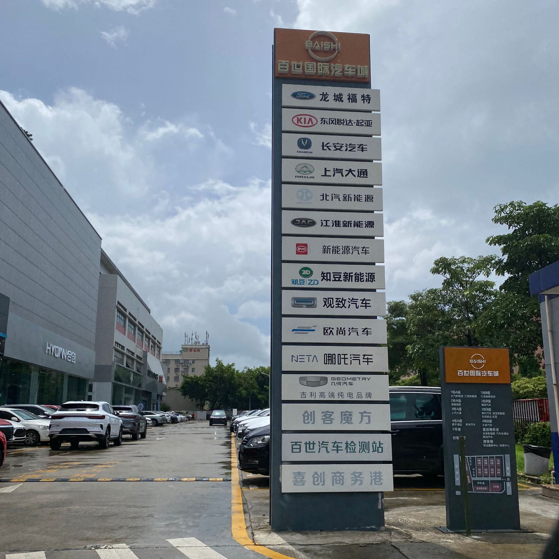 户外不锈钢精神堡垒标识牌适用于商场地产商业中心发光灯箱指示牌