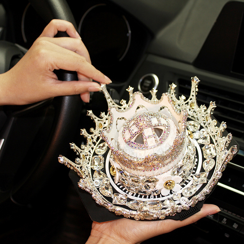 Little Daisy Crown Car Perfume Asiento Rhinestone Alfombrilla antideslizante Adornos de coche Accesorios de coche Personalidad Mujer Ligera Lujo