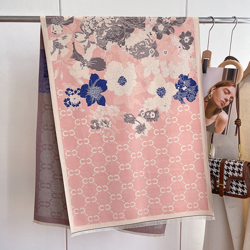 2023 de alta calidad versátil cálido chal engrosada bufanda Otoño e Invierno Nueva carta flor bufanda de Cachemira para las mujeres