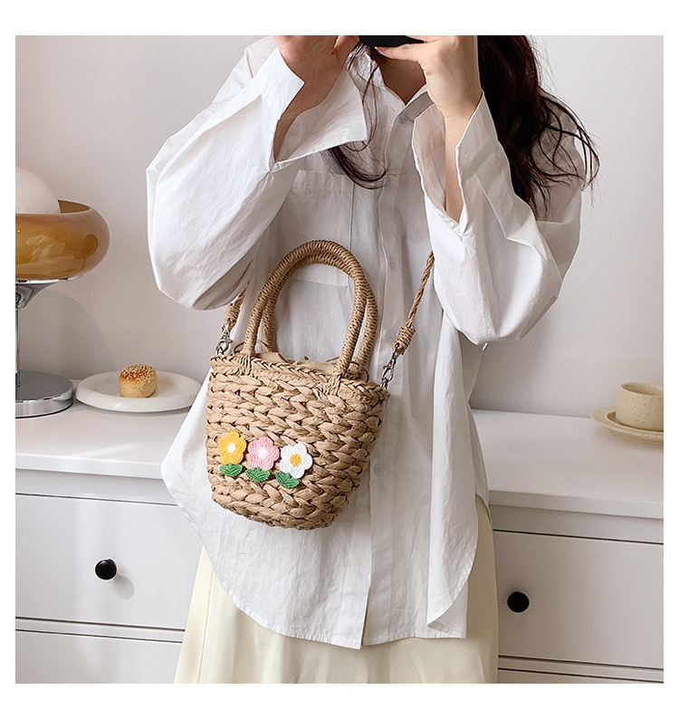 Women's Medium Summer Straw Solid Color Vacation Flowers Bucket String Bucket Bag display picture 2