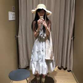 森系甜美挂脖格纹连衣裙女新款系带显瘦圆领无袖拼接蕾丝A字长裙