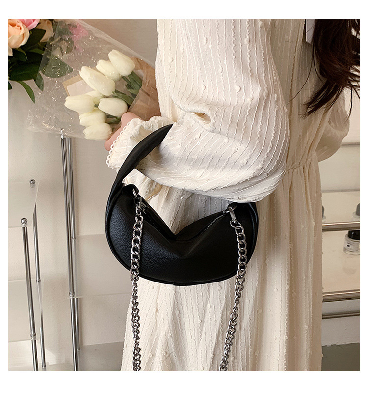 Model Style Portable Shoulder Tote Bag Chain Messenger Bag display picture 3