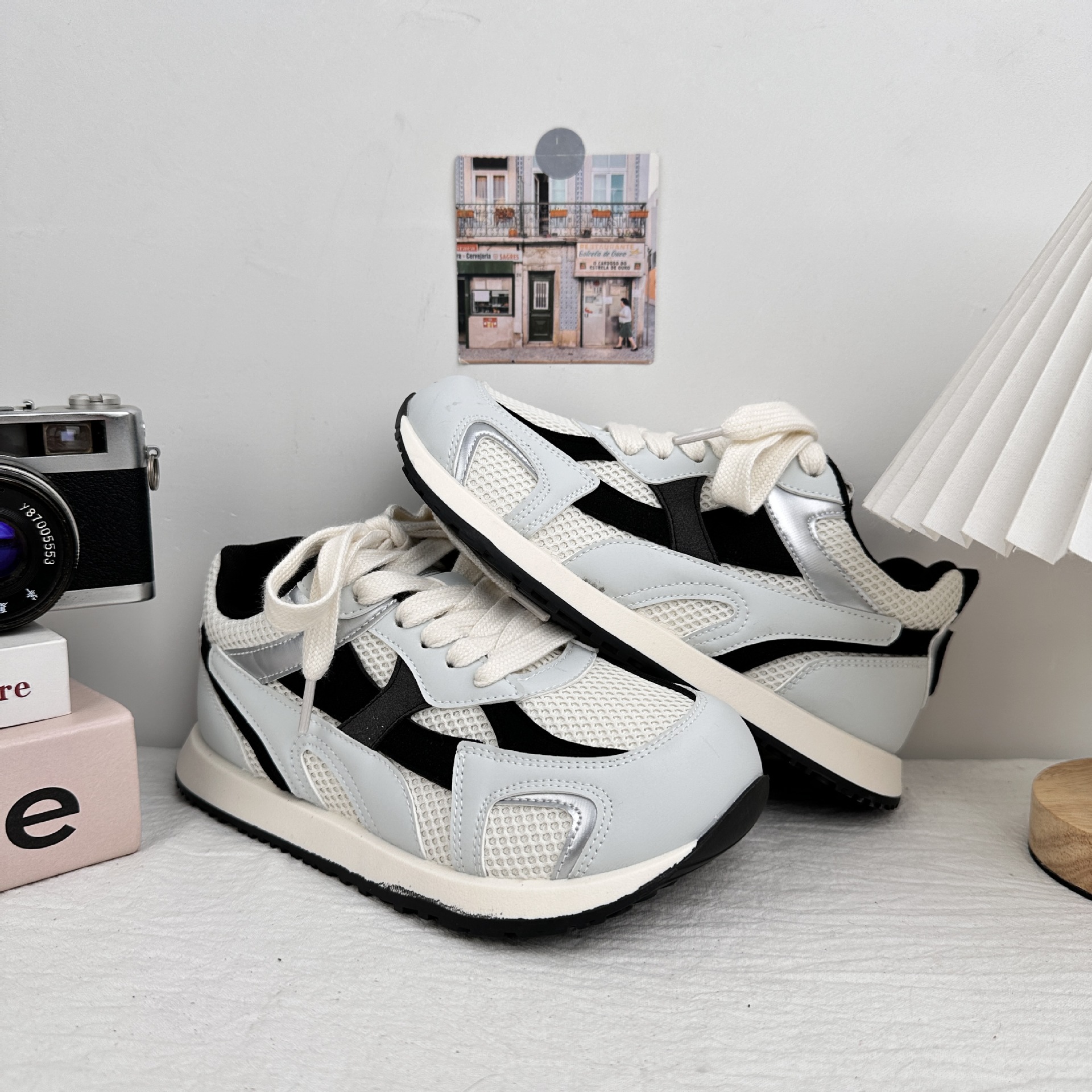 Zapatos de skate casuales transpirables de malla YuanWa para mujeres de verano delgados 2025 nuevos zapatos de entrenamiento de suela gruesa Agande