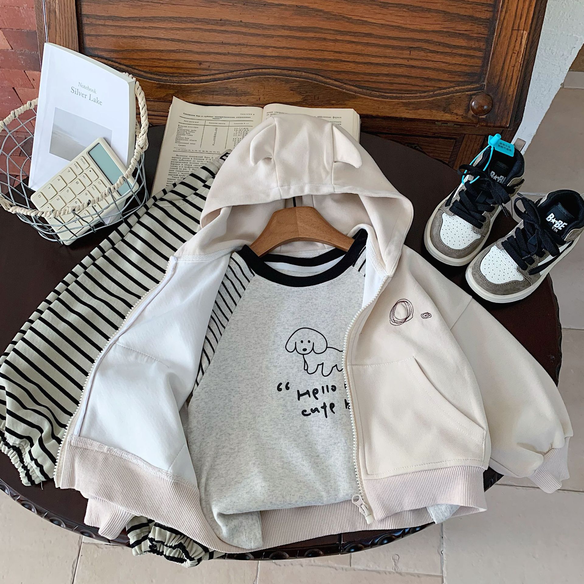 아동 코트 BANGCHENG 2024 가을 새 소년 자수 후드 가디건 코트 한국 부드럽고 밀랍 트렌드 G0352