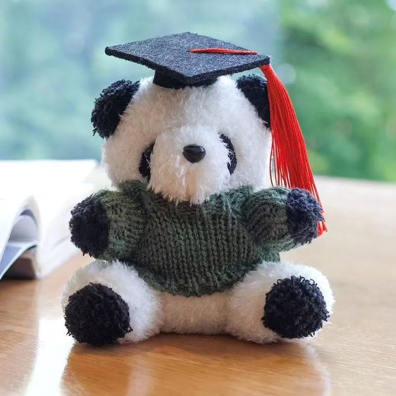 Cute panda gigante muñeca colgante logotipo impreso regalo de graduación sombrero médico panda muñeca evento regalo de promoción