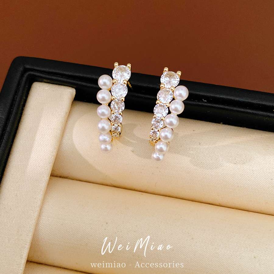 Agujas de plata de piedra de perla redonda perlas temperamento simple estilo estilo amplio pendientes ligeros de lujo alta sensación auriculares al por mayor