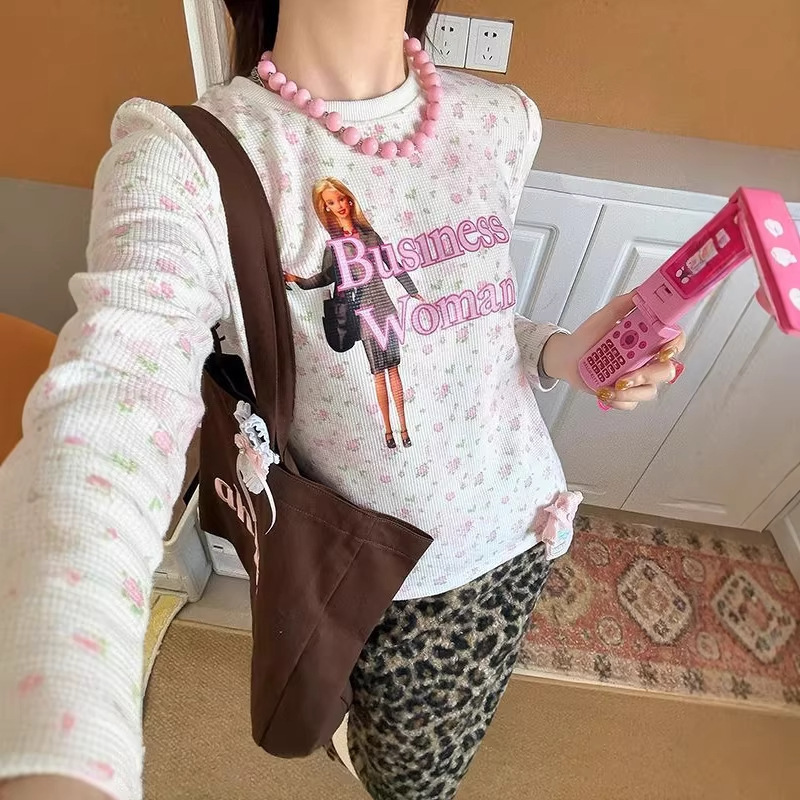 Floral Waffle Print Barbie Doll Style Round Neck T-Shirt with Regular Shoulders and Puff Nine-Quarter Sleeves, Suitable as an Inner Layer or Base Shirt