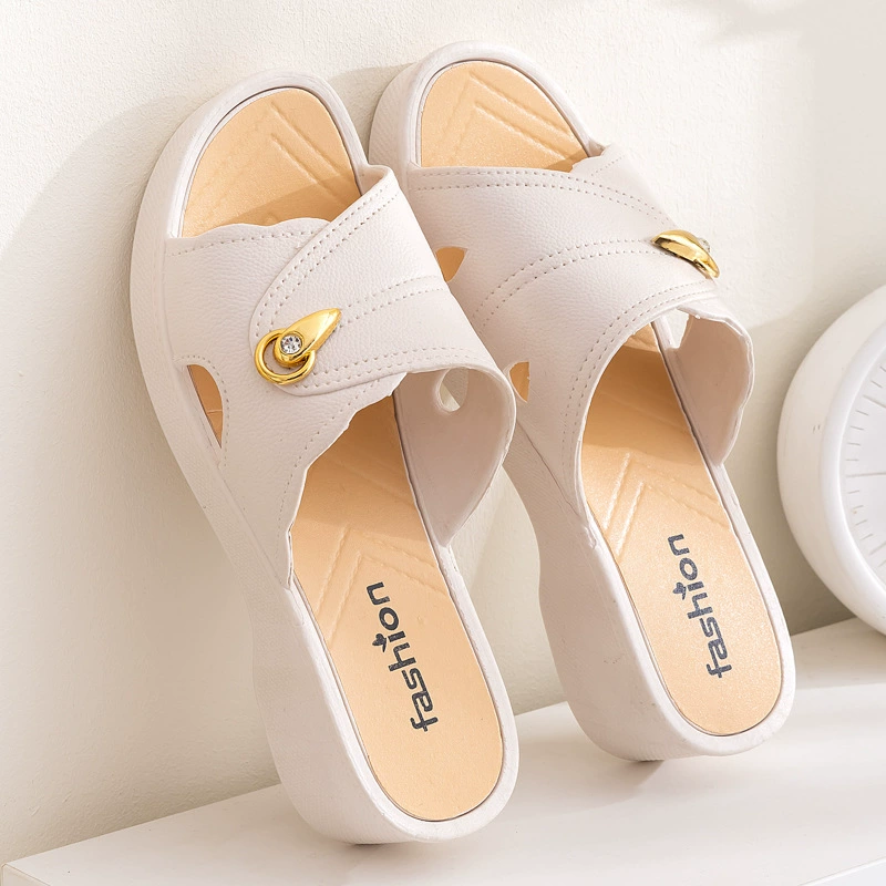 2025 новые летние женские тапочки для верхней одежды, модные домашние нескользящие износостойкие сандалии на танкетке на толстой подошве для ванной комнаты для женщин