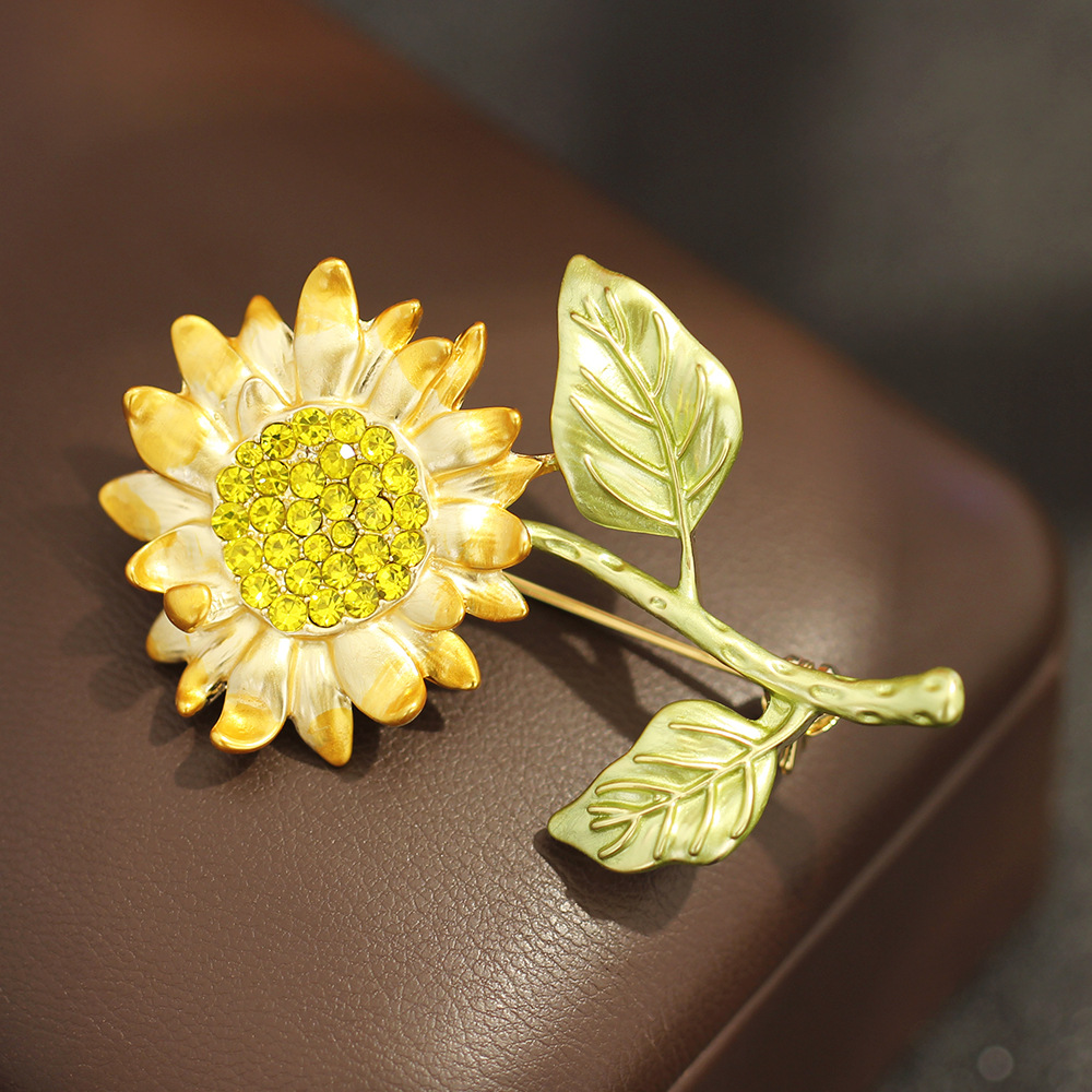 Van Gogh's Sunflower French Romantic Oil Dropping Enamel Glaze Flower Brooch Elegant Gold Plated Sunflower Pin Women