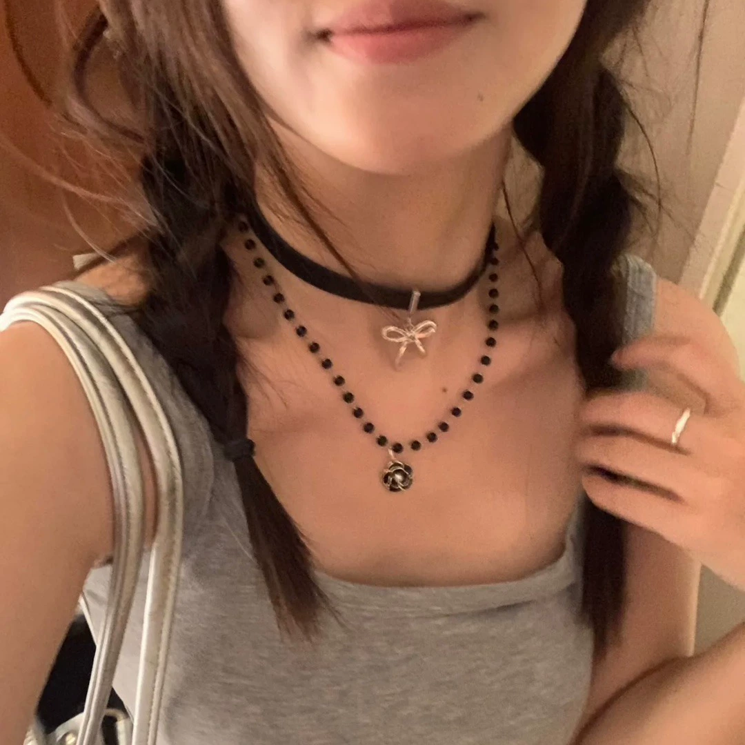 Small design choker with bow, retro necklace, accessory, 2 carat, flowered