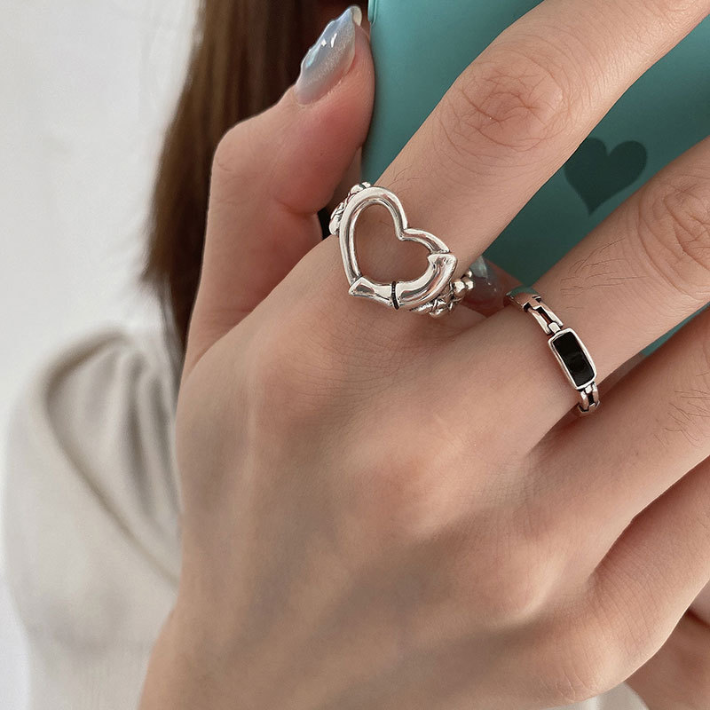South Korea hollow heartshaped black chain ring wholesalepicture9