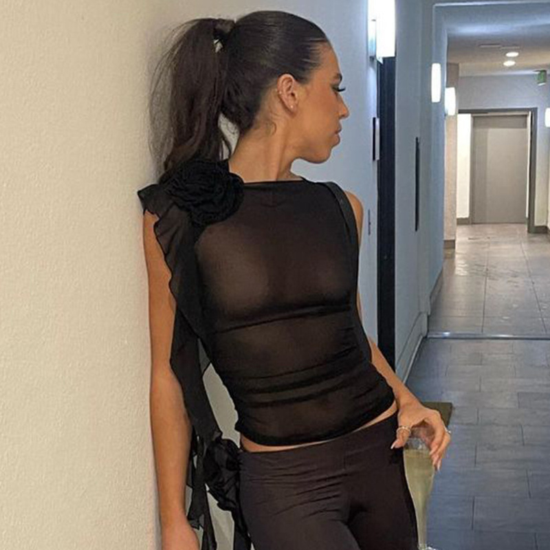 Title 8, Chaleco de diseño nicho con detalles de madera ...