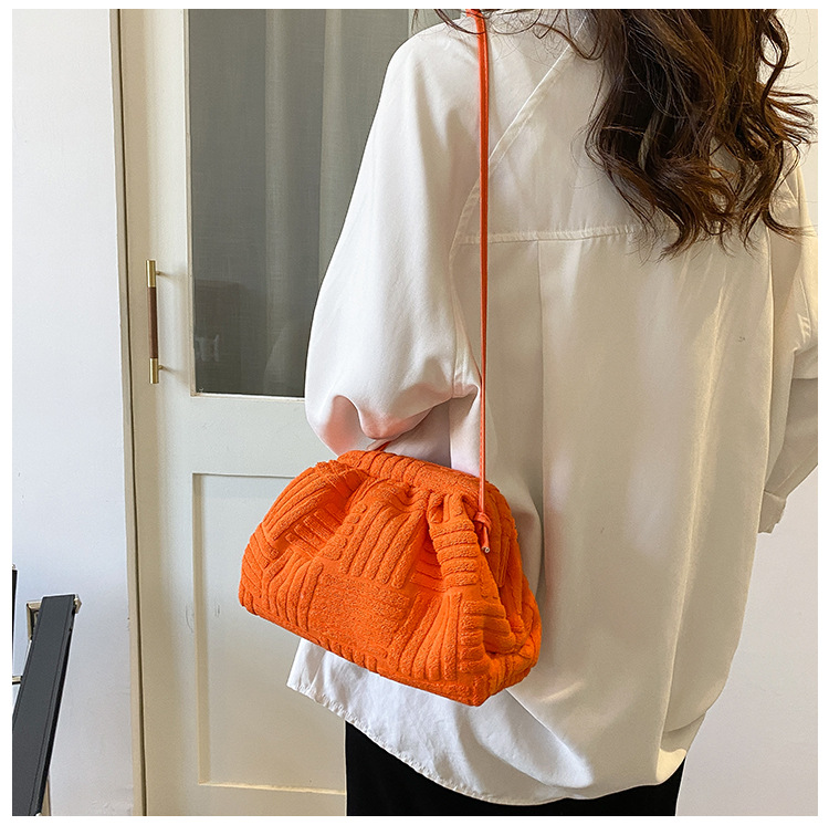 184g Weight Polyester Lining Material Clasp Frame Closure Type Sling Strap Strap Type Crossbody Bag Bags Type Casual, Daily, Shopping Occasion velvet Material Solid Color Pattern All Seasons Season Women's Gender Basic Style Cloud Shape Shape Women's Velvet Solid Color Basic Cloud Shape Clasp Frame Crossbody Bag 6