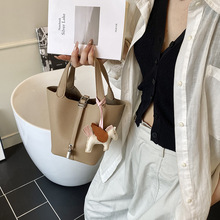 2025女高级感女新款时尚手提包包休闲大容量水桶包菜篮子斜挎包