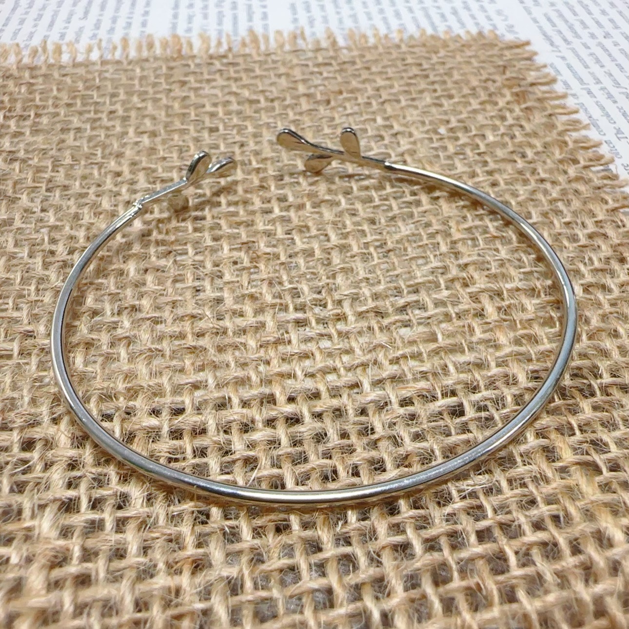 Corea de moda caliente temperamento pulsera de hojas abiertas mujeres simple literatura y arte fresco pulsera de hojas para enviar a estudiantes amigos