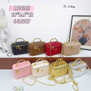 С���LVanity Case���朗l�������󽛵仯�y���μ�б������Ů��