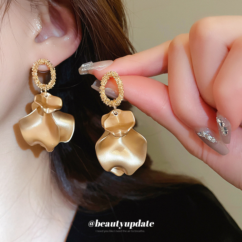 Pendientes de pétalos transfronterizos de lujo ligero con aguja de acero Pendientes exagerados de personalidad europea y americana