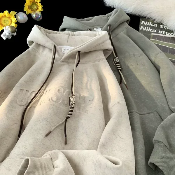New Japanese-style sweatshirt for men, suitable for spring, autumn, and winter, featuring a trendy design, a simple and versatile style, a loose fit, and long sleeves