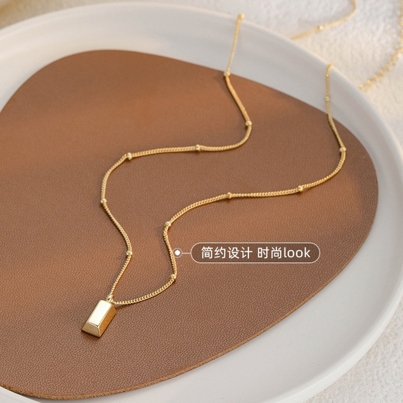 光面无字18K小金砖钛钢锁骨项链女小众设计简约吊坠不掉色小方块