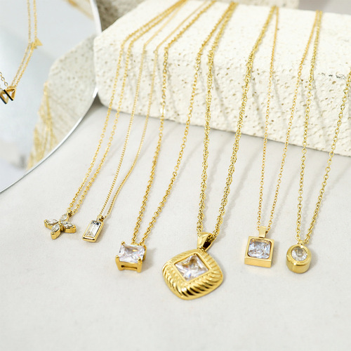 Simple white four-leaf clover zircon necklace, versatile, high-end and non-fading love titanium steel clavicle chain jewelry set