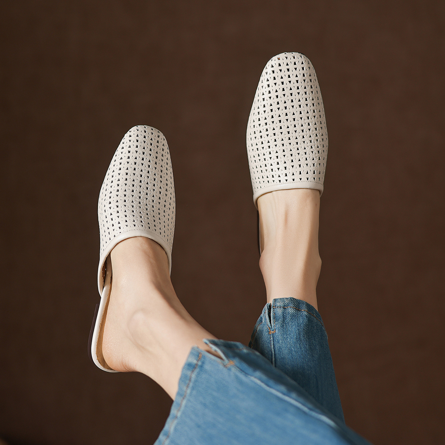 Dép sandal nữ quai chữ V đế bệt da bò mùa xuân hè — đen